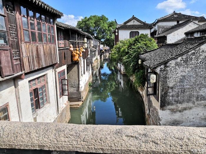 一个男人在一个女人家男的男朋友给他打电话不接啥原因游戏画面